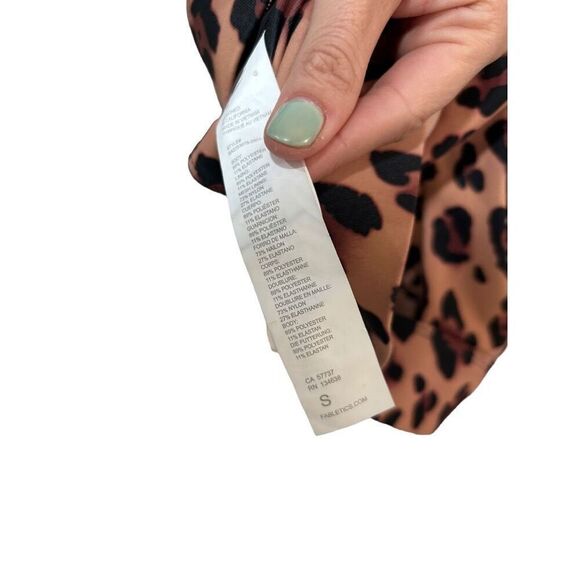 NWT Fabletics Oasis Twist Cheetah Animal Print Sports Bra Size S Athleisure - Picture 5 of 11